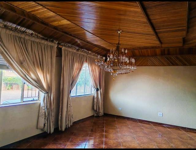 4 BEDROOM PROPERTY TO RENT IN FLORA PARK
